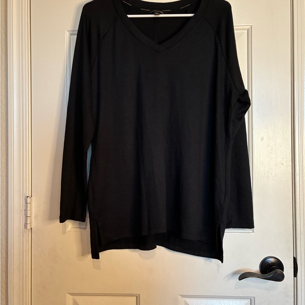 Banana Republic Classic Black V-Neck Long Sleeve Tee